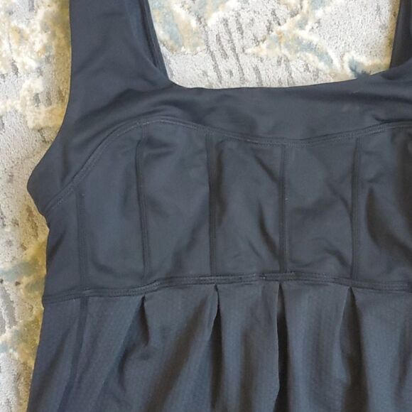 ‎LULULEMON Black Tank - Size 4 - Picture 2 of 7
